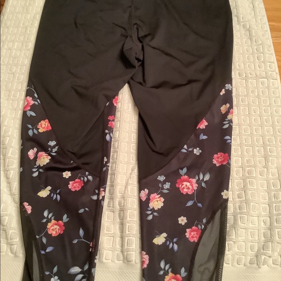 IDEOLOGY YOGA / ATHLETIC PANTS SIZE 1X BLACK WITH PINK MULITI FLORAL. - Picture 2 of 10